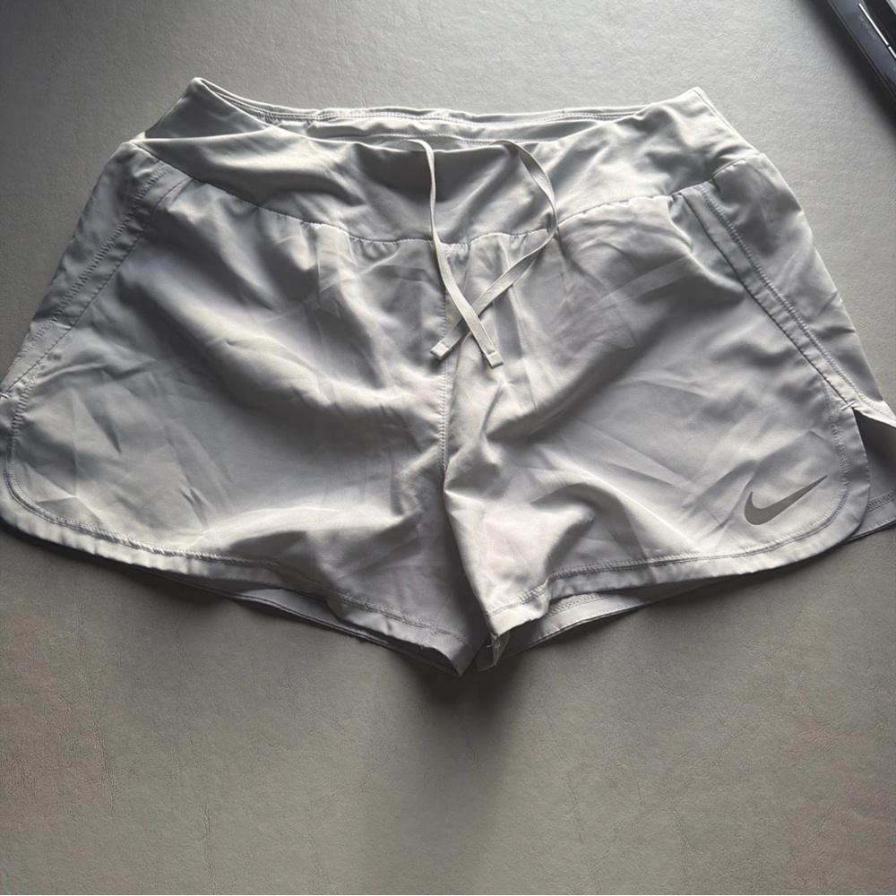 Nike Air Women's Running Shorts Medium Grey Phone Pocket Athletic Gym